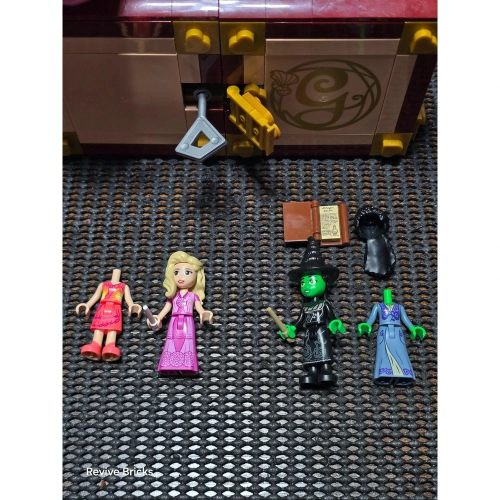 LEGO Wicked: Glinda & Elphaba's Dormitory (75683) 100% Complete With Minifigures
